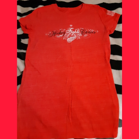 DETROIT RED WINGS hockey fights cancer tshirt NHL - Picture 1 of 3